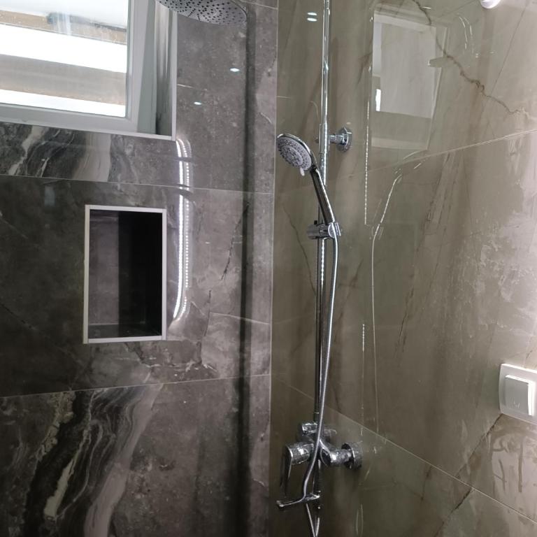 Fountain View Slavija Apartment - Apartman sa 2 Spavaće Sobe i Terasom - 30