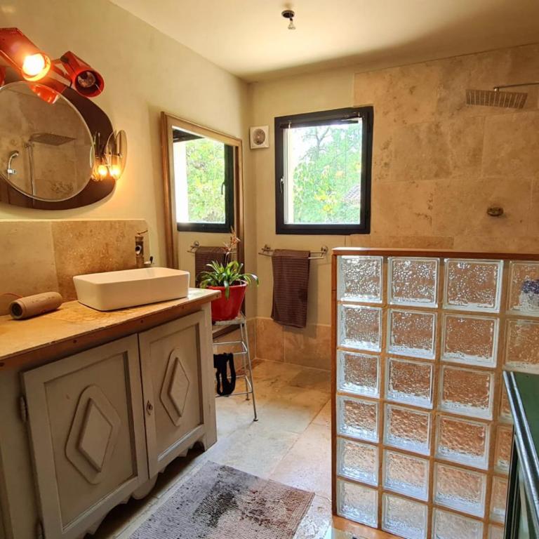Villa d'antiquaire Heure bleue - 160 m2 Suites et Jardin à 10 mn à pied du centre d'Uzès - Villa - 21