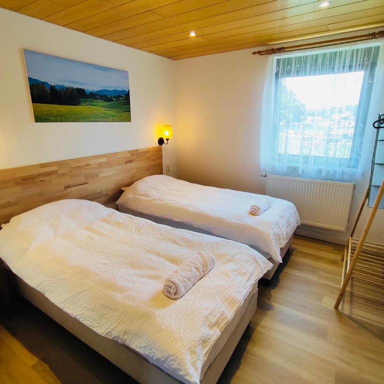 Allpartment Allgäu - Ferienwohnung mit 3 Schlafzimmern & Balkon - Apartamento de 3 dormitorios con balcón - 14