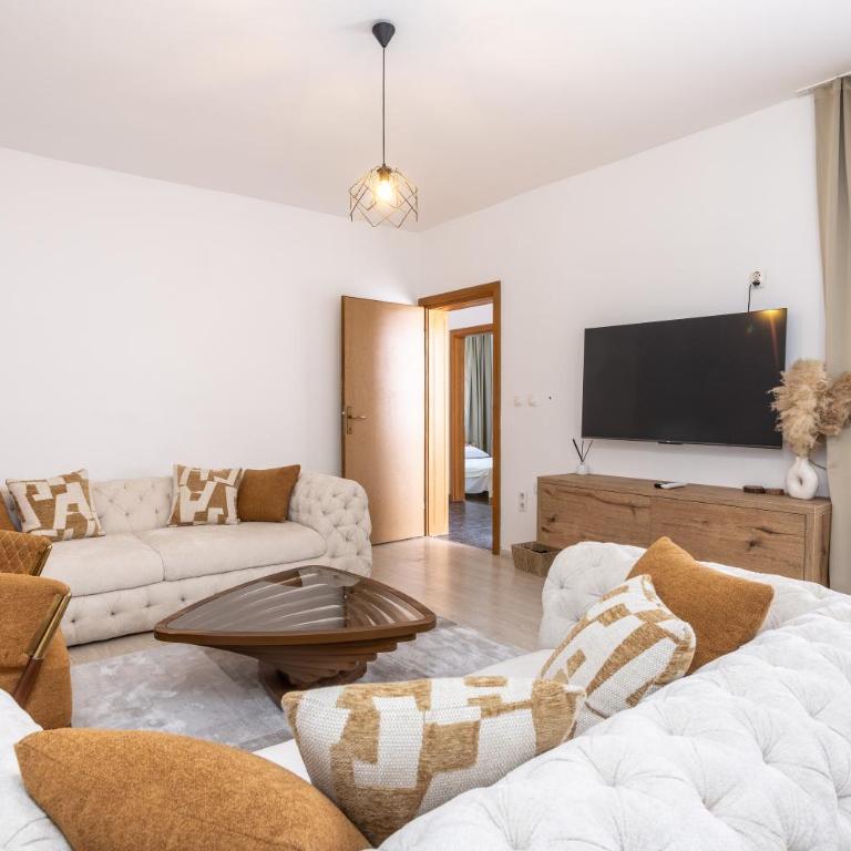 Apartman Nur with garden - Three-Bedroom Superior Apartment - 1