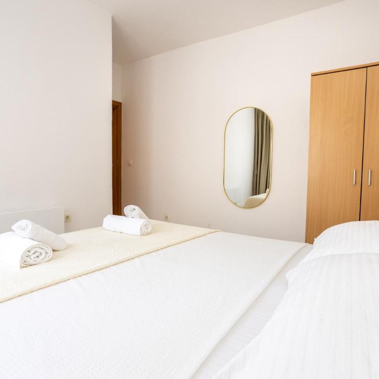 Apartman Nur with garden - Three-Bedroom Superior Apartment - 7
