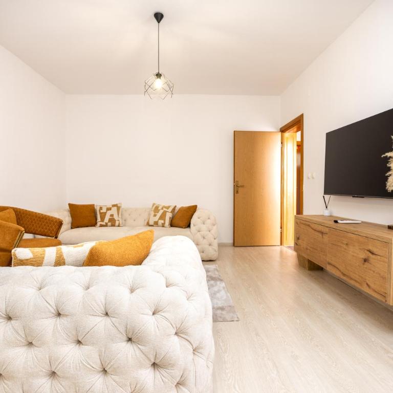 Apartman Nur with garden - Three-Bedroom Superior Apartment - 9