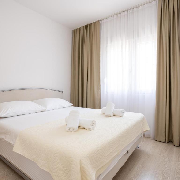 Apartman Nur with garden - Three-Bedroom Superior Apartment - 23