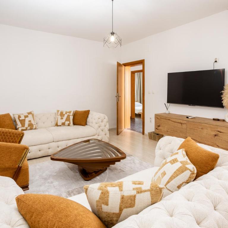 Apartman Nur with garden - Three-Bedroom Superior Apartment - 4