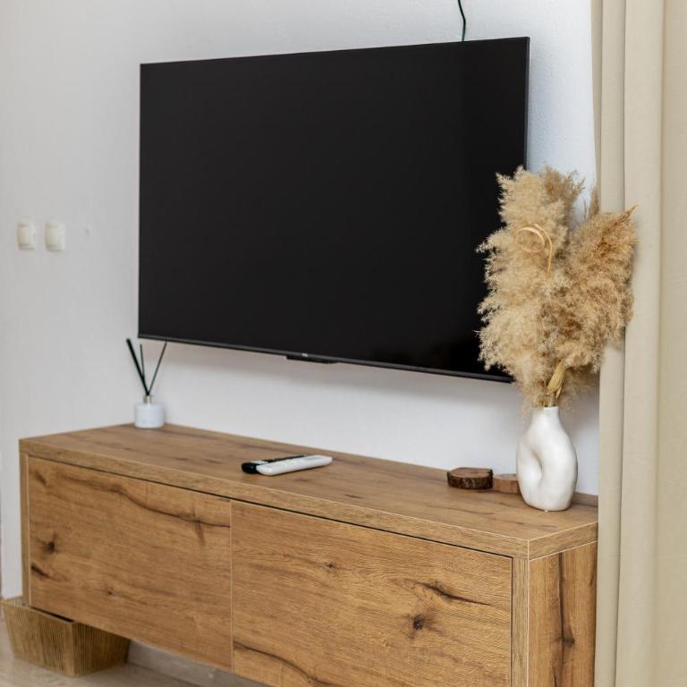 Apartman Nur with garden - Three-Bedroom Superior Apartment - 11