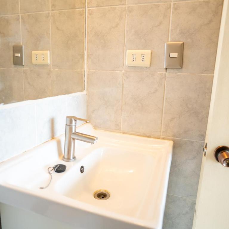 Espectacular departamento cerca del Movistar con 3 dormitorios y estacionamiento - Apartamento de 2 dormitorios - 4