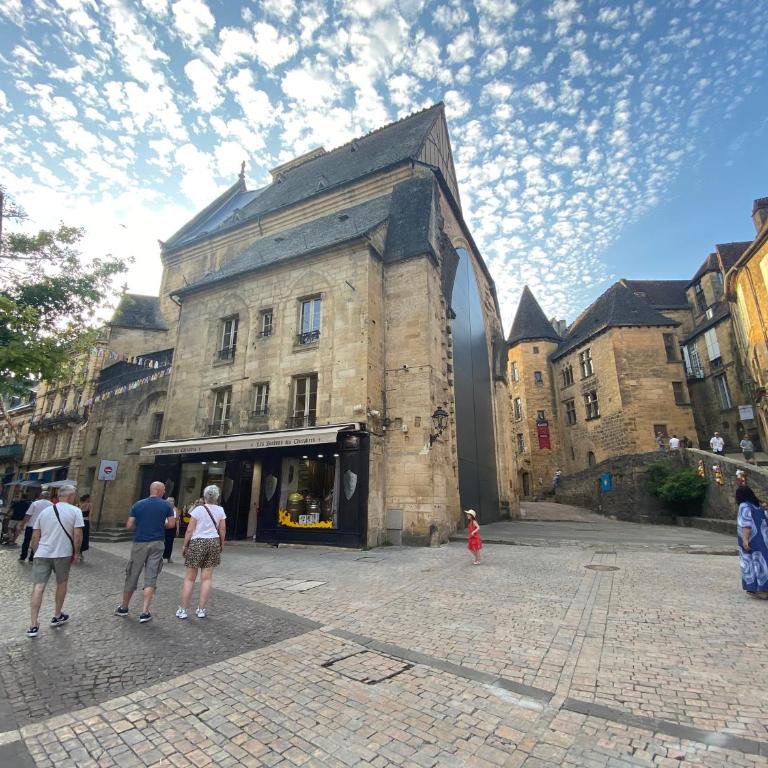 Gîte Le Vélo Rouge - Airco & Parking - Appartement 3 Chambres - 38