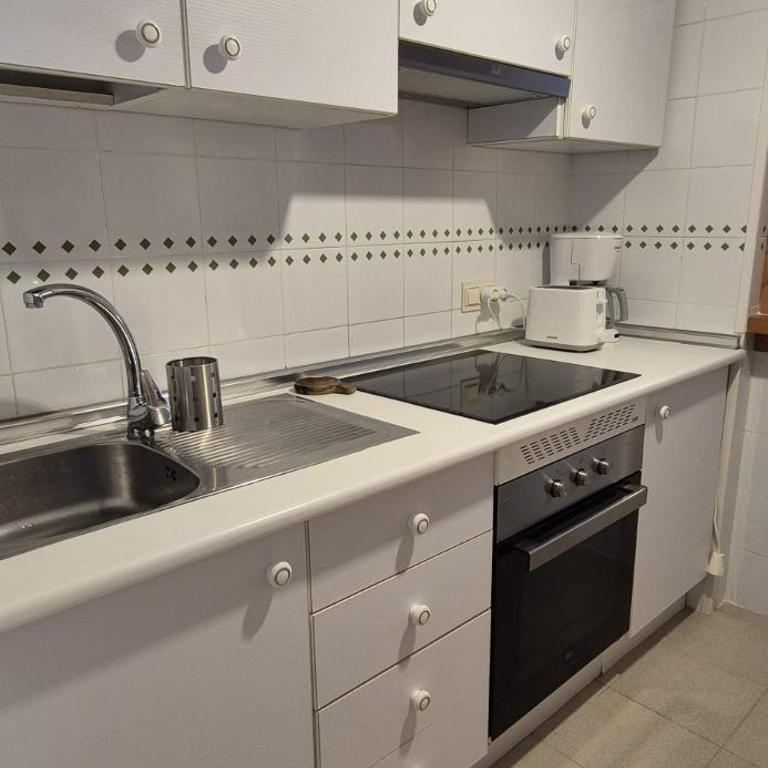 Sonia's Apartment Arenales - Two-Bedroom Apartment with Balcony and Sea View - 7