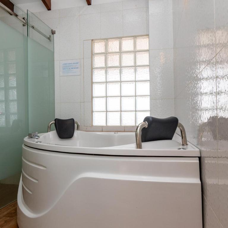 Costa Beach - King Room with Sea View - 7