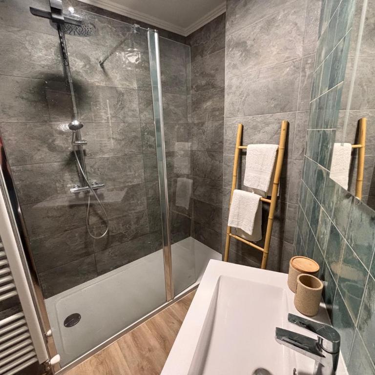 F2 dans résidence avec 3 piscines - Apartment mit 1 Schlafzimmer - 9