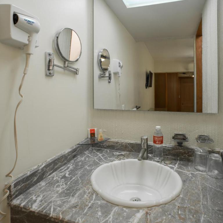 Hotel Abu - Habitación Estándar Interior - 2