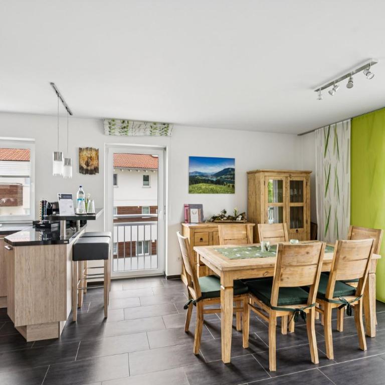 EdelWeiß - 4 Sterne - inkl Oberstaufen Plus - 2 Schlafzimmer - Deluxe Apartment mit 2 Schlafzimmern und Gartenblick - 1
