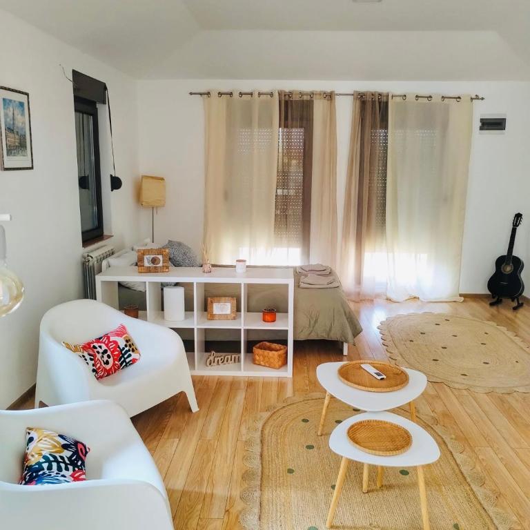 Stunning Danube Villa - Four-Bedroom House - 14