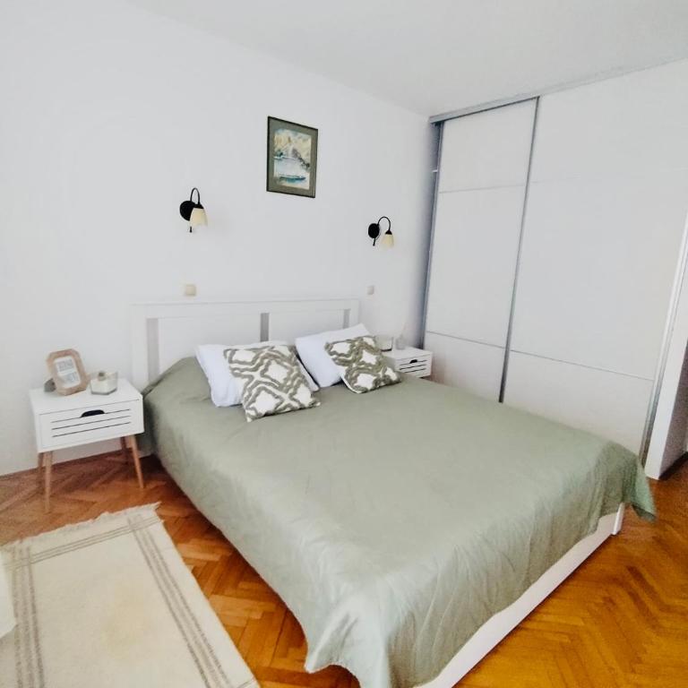 Stunning Danube Villa - Four-Bedroom House - 12
