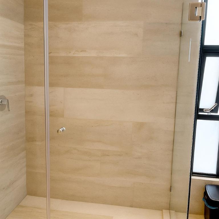 Toronja C O V A D O N G A - Deluxe Double Room (2 Adults + 1 Child) - 11