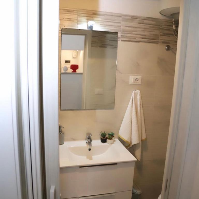 House Panormus Station - Appartamento con 1 Camera da Letto e Balcone - 5
