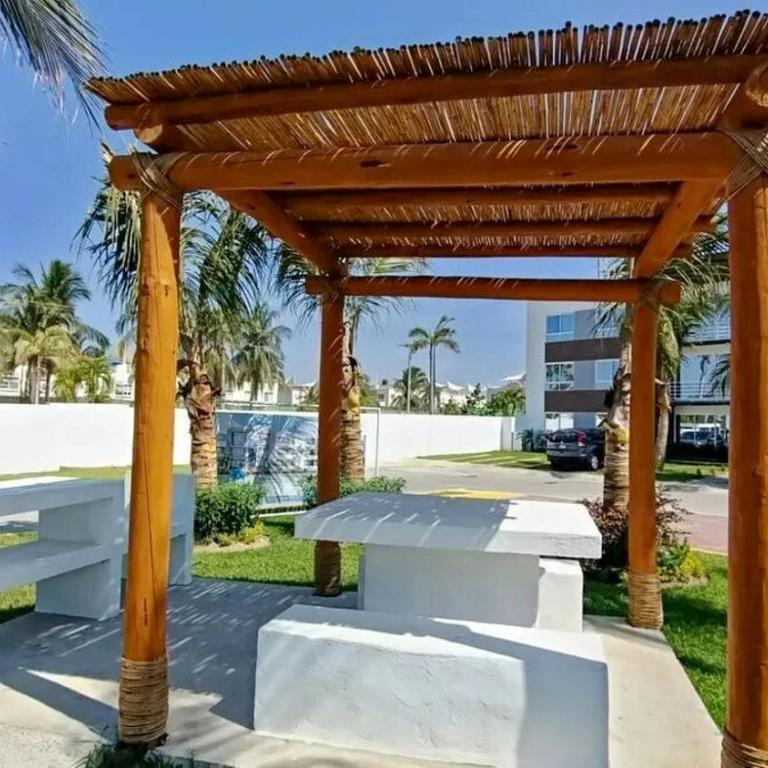 Club de Playa, Alberca y Amenidades - Departamento E4 - Apartamento - 50