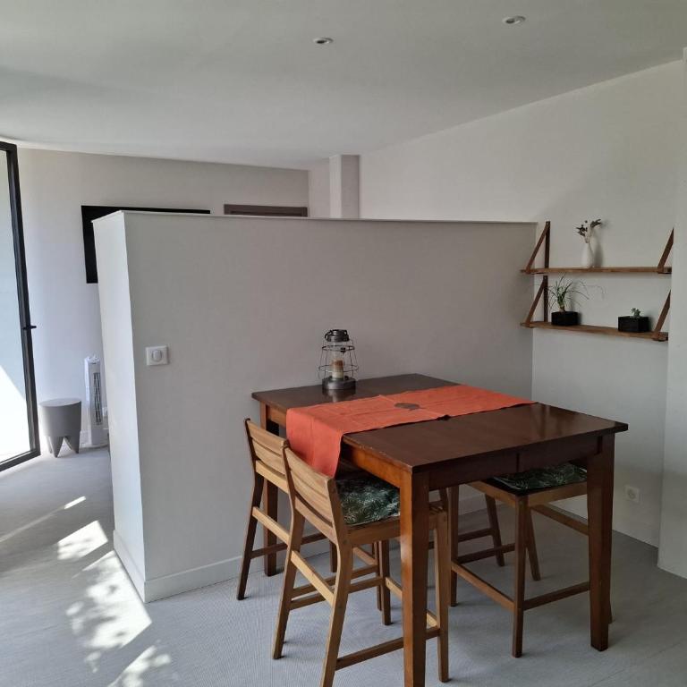 Studio B. - Studio - 5
