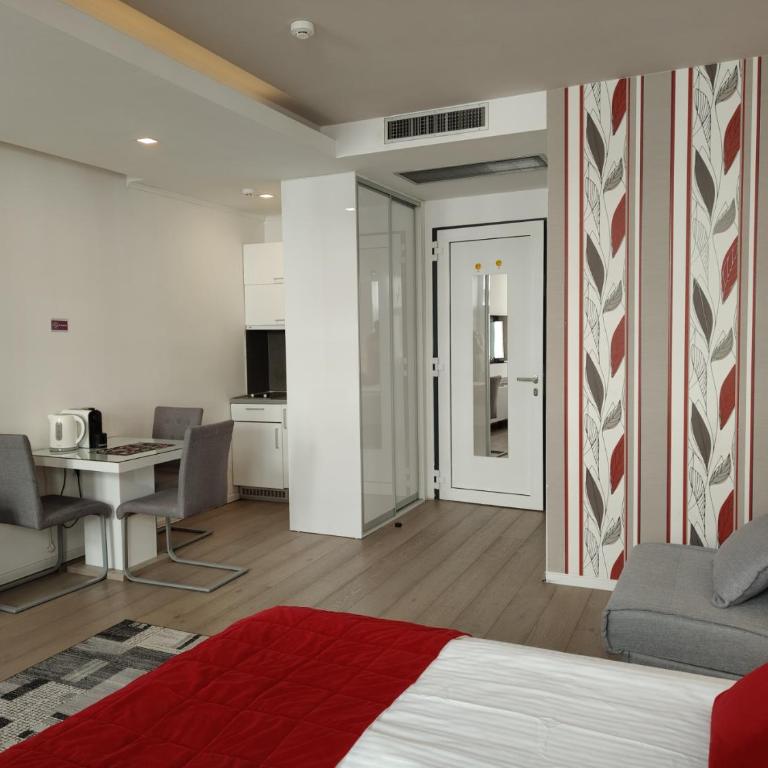 Central Point Privilege Apartments - Standard Studio - 1