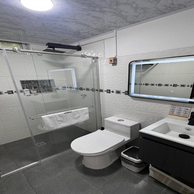 Apartamentos amoblados de 1, 2 y 3 dormitorios - Estudio con vistas a las montañas - 21