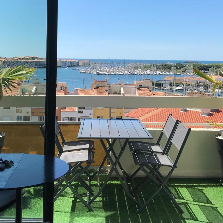 Studio mezzanine Cap d’Agde vue sur port et mer - Apartment with Sea View - 3