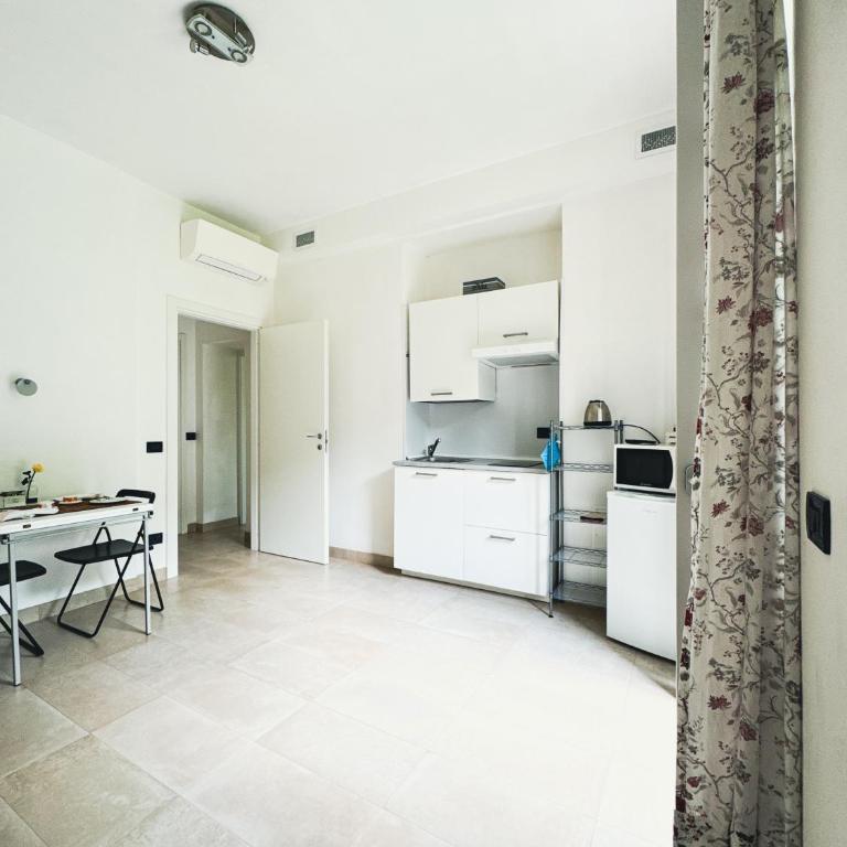 Emilio House - Camera Matrimoniale con Bagno Privato - 4