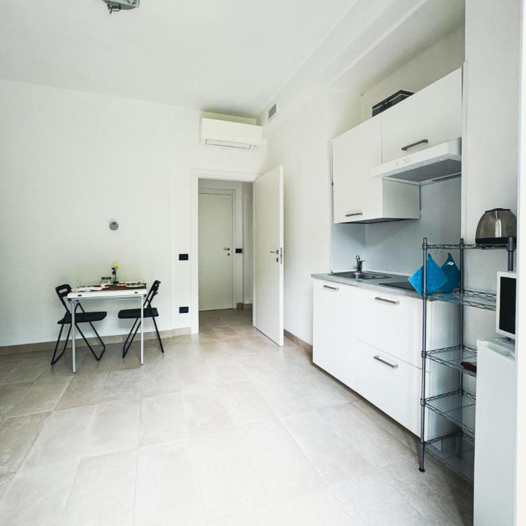 Emilio House - Camera Matrimoniale con Bagno Privato - 14