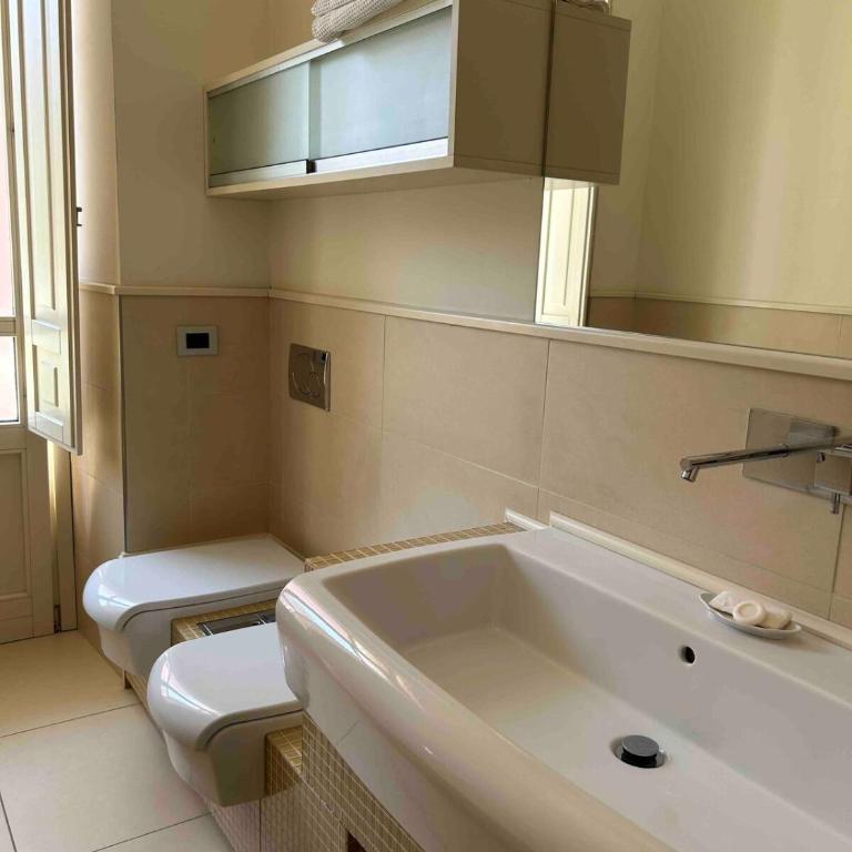 Marco's house elegant and reserved apt by the Sea - Appartamento con 2 Camere da Letto e Balcone - 48
