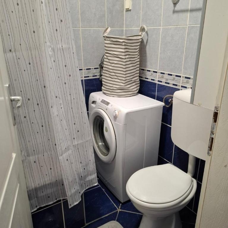 NS Urban Stay-Studio with Balcony and Free Parking - Apartman sa 1 Spavaćom Sobom - 13