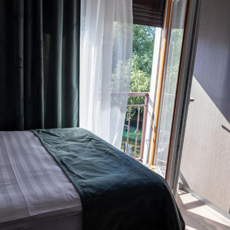 Apartments and Rooms Villa Majestic - Two-Bedroom Apartment with River View - 17