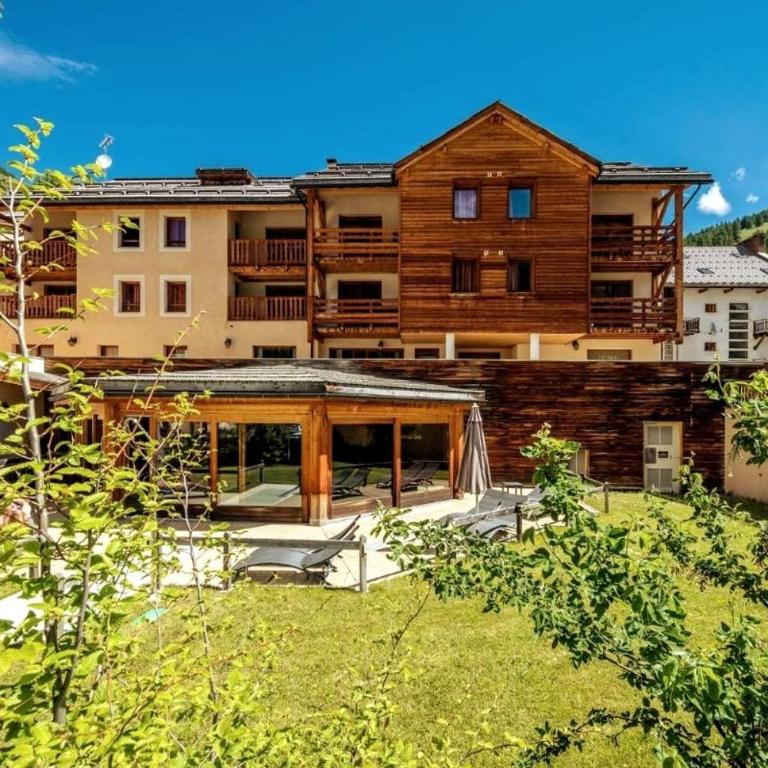 Appartement Abries - Jacuzzi et piscine - Pied des pistes - Duplex 6 personnes - Résidence étoilée - Appartement 2 Chambres - 8