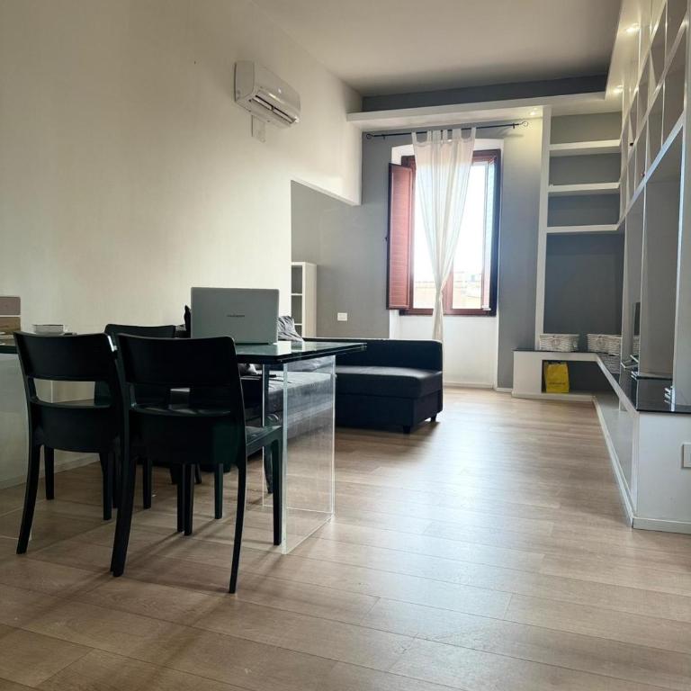 Home sul corso n 28 - Appartamento con 2 Camere da Letto - 1