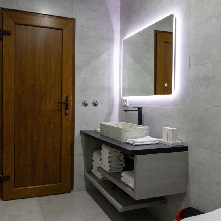 Apartments and Rooms Villa Majestic - Two-Bedroom Apartment with River View - 5