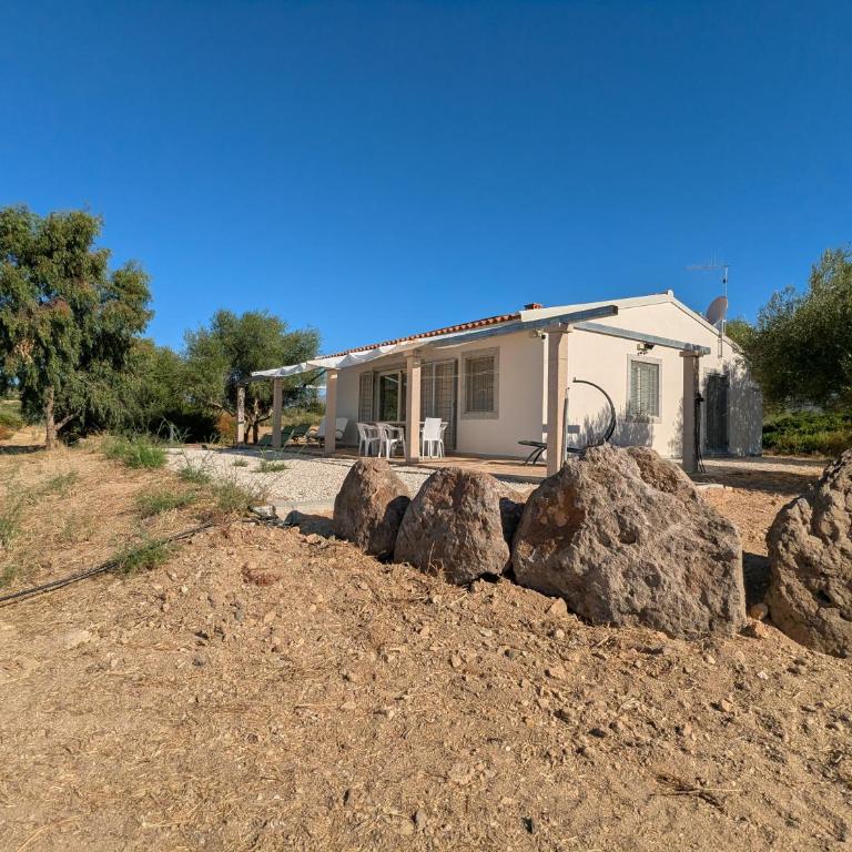Private Countryside Retreat, Distant Sea View - Villa - 24