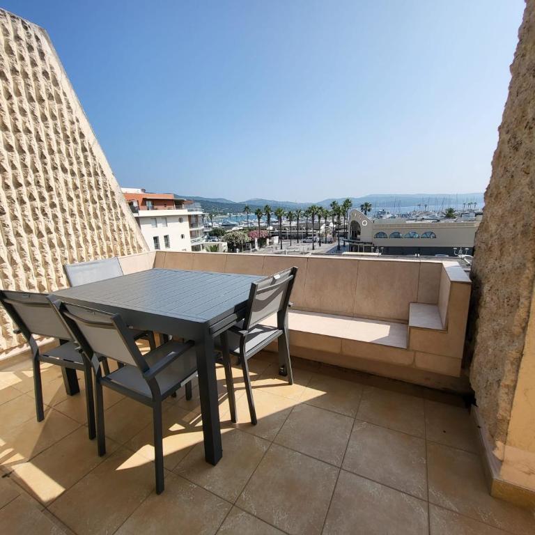 Superbe Appartement T3 vue mer en centre ville à 5 minutes à pied de la plage - Two-Bedroom Apartment - 8