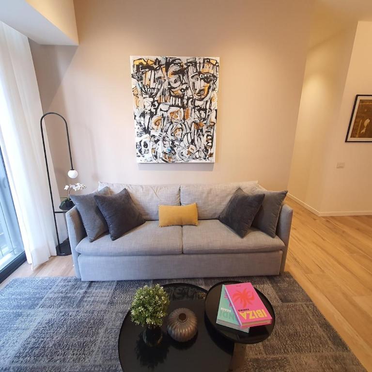 Elegant apartment with 2 bedrooms - Three-Bedroom Apartment - 2