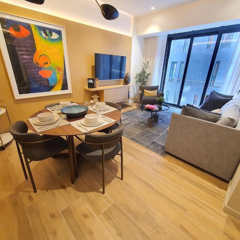 Elegant apartment with 2 bedrooms - Three-Bedroom Apartment - 4