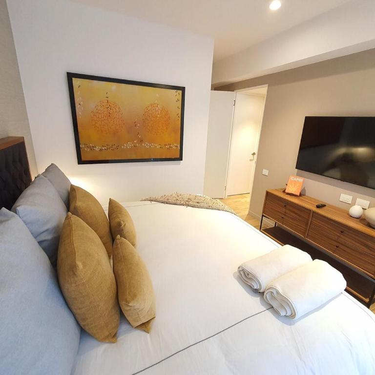 Elegant apartment with 2 bedrooms - Three-Bedroom Apartment - 15