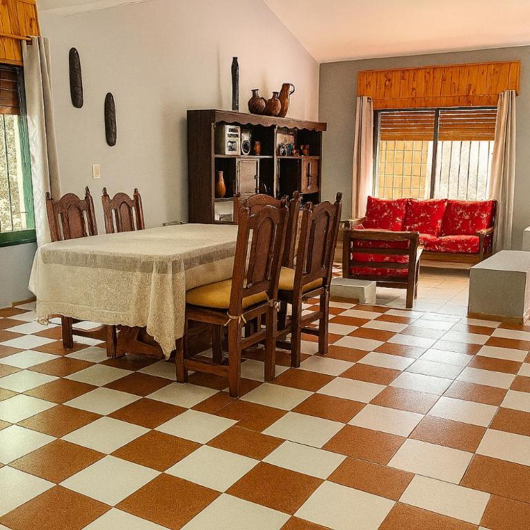 Chalet Ruth's House con pileta - Vacation Home - 14