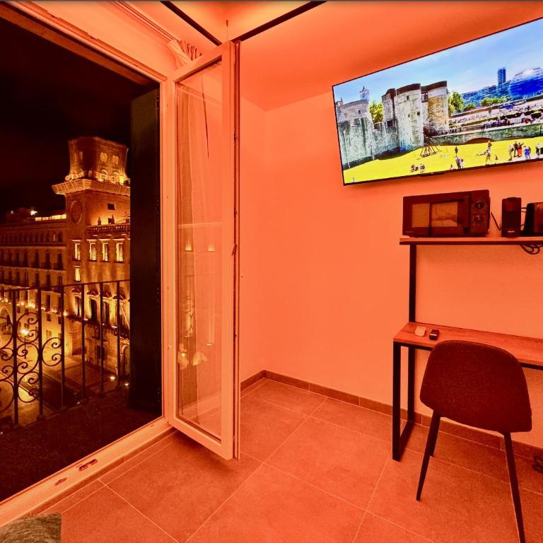 White Coast Suites - Deluxe Double Room with Balcony - 7