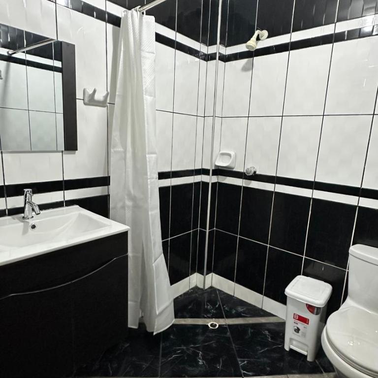 Habitación privada a 20 min del Aeropuerto de LIMA - Double Room with Private Bathroom - 8