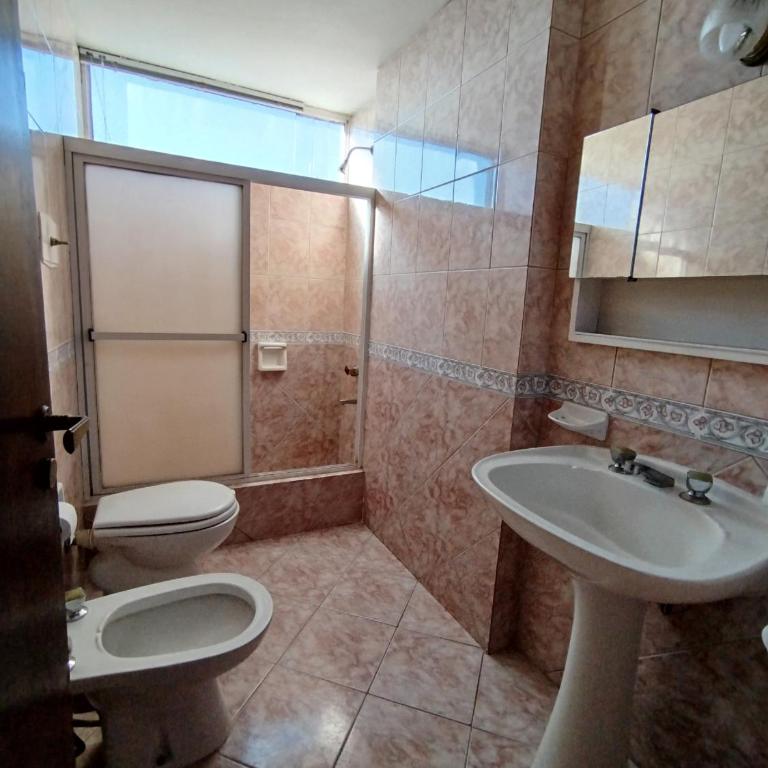 Departamento céntrico con balcón - Apartamento de 2 dormitorios - 10
