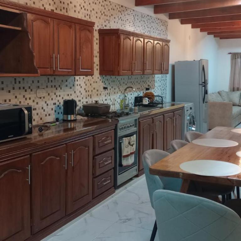Alojamiento Lindo Amanecer - Three-Bedroom Vacation Home - 9