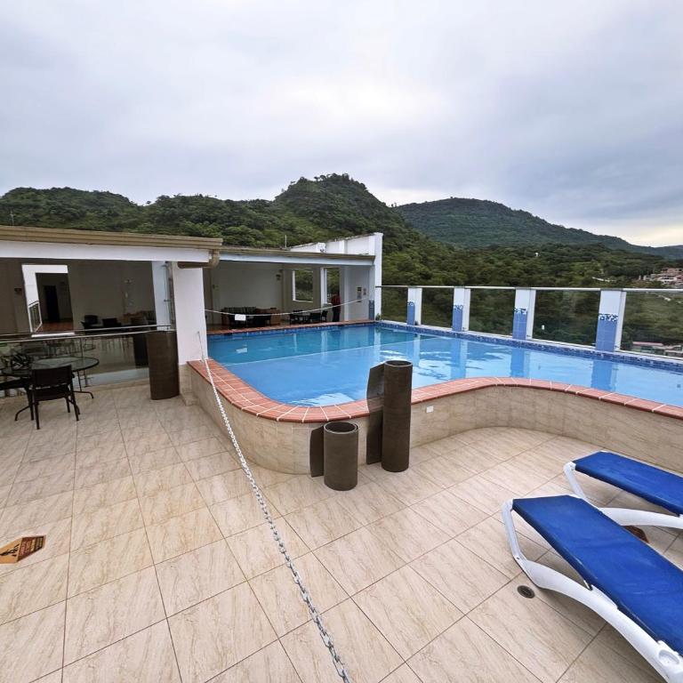 Exclusivo Apartamento Plaza Con Piscina - Two-Bedroom Apartment - 17