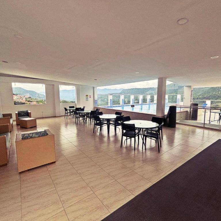 Exclusivo Apartamento Plaza Con Piscina - Two-Bedroom Apartment - 21