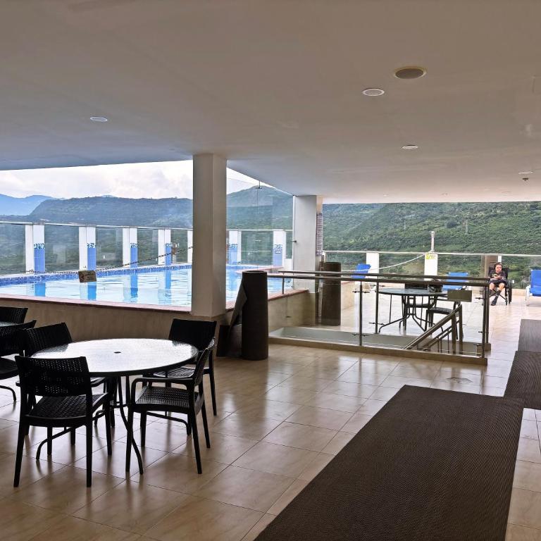 Exclusivo Apartamento Plaza Con Piscina - Two-Bedroom Apartment - 32