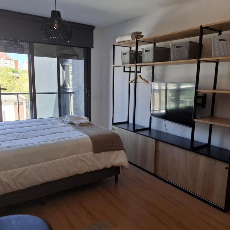 Arena - Spacious and bright, across from a shopping mall - One-Bedroom Apartment - 1