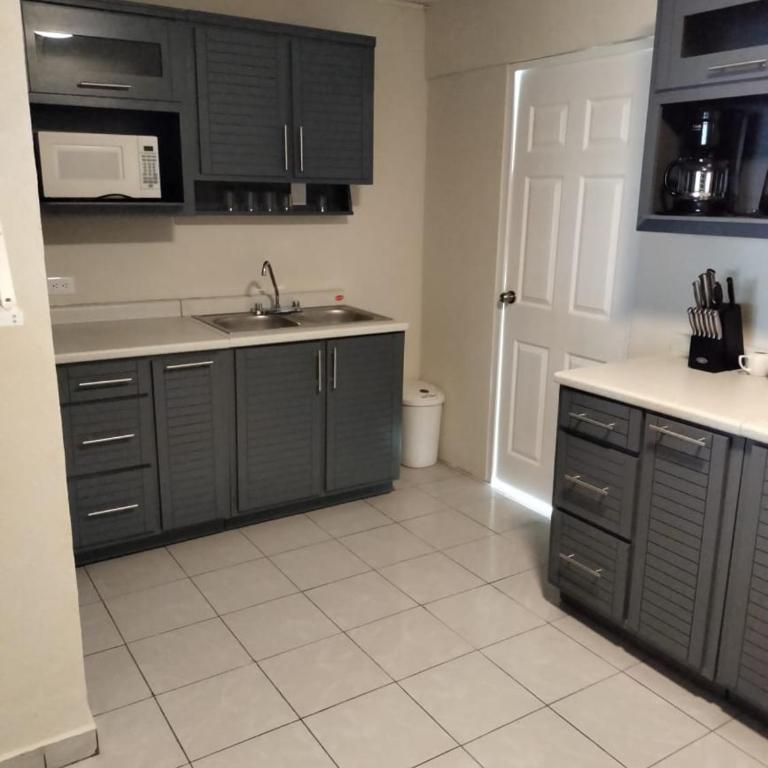 Amplio Condominio Ibis Mazatlán Zona dorada - Three-Bedroom Apartment with View - 33