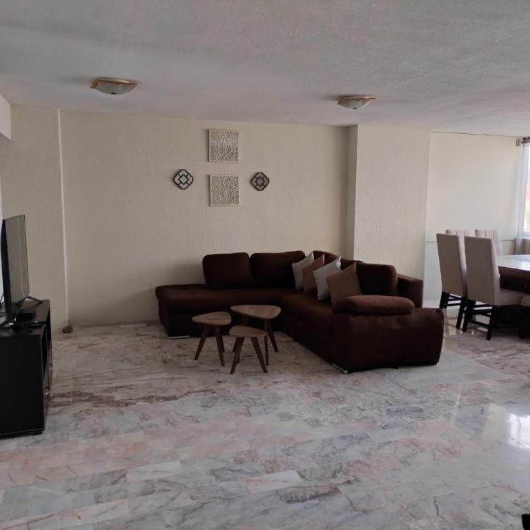 Amplio Condominio Ibis Mazatlán Zona dorada - Three-Bedroom Apartment with View - 3