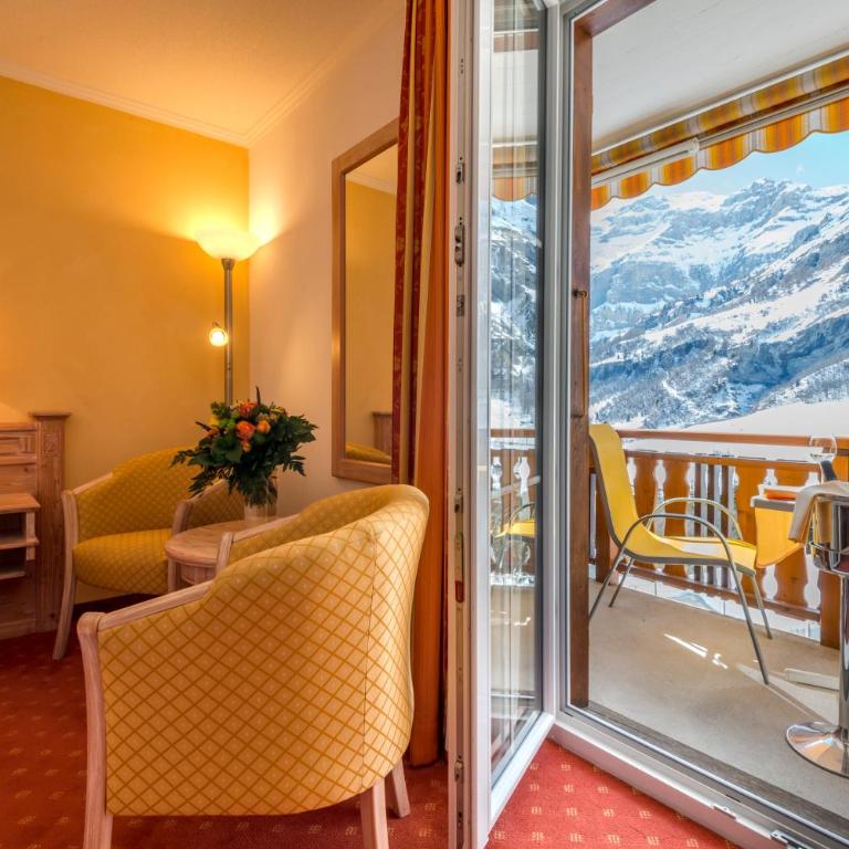 Hotel Restaurant Waldhaus - Superior Doppelzimmer mit Balkon und Bergblick - 4